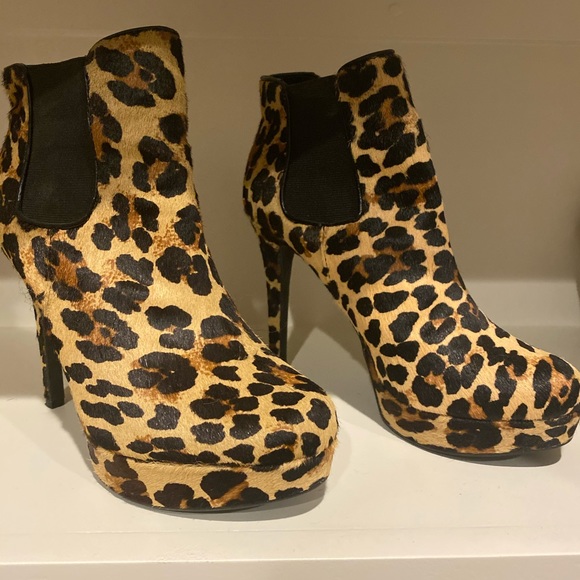 gianni bini leopard booties
